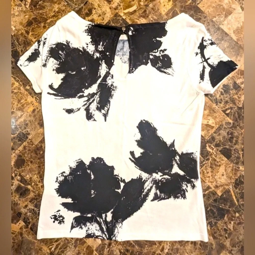 5/$25. White House Black Market Floral Print Sweater - Picture 4 of 6